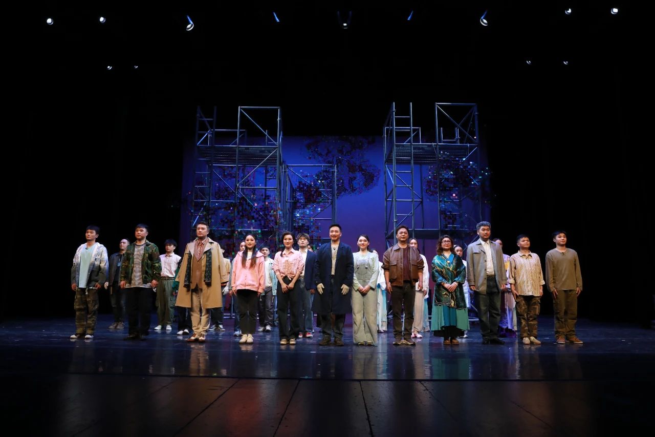 錫劇《裝臺(tái)》春城昆明上演 奏響平凡人的生活交響